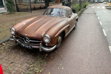 [Mercedes-Benz 300SL] in the wild Rotterdam, Netherlands.