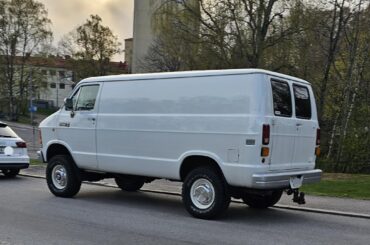 White '89 Ram Van. What's inside it?