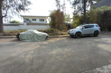 parked my big boi facing towards an abandoned Toyota MR-S (or MR2)