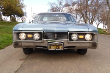 1967 Oldsmobile Delta 88 Town Sedan