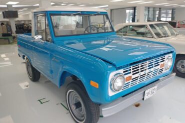 1969 Ford Bronco versus 2023 Ford Brbonco Heritage Edition