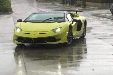 Did I just spot a [lamborghini aventador SVJ] in the wild ?