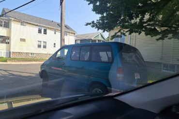 Holy crap, I haven't seen one of these in YEARS!!!! Ford Aerostar, official van of...