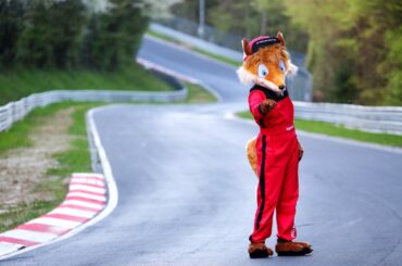 What car does the new official Nürburgring mascot, Legend, drive?