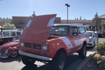 1973 IH Scout II Rallye from a local car show I went to Saturday. I absolutely love this color combo, especially the interior!