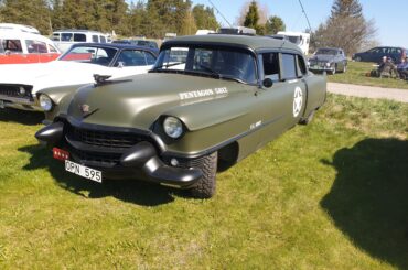 Cadillac Eldorado in military livery