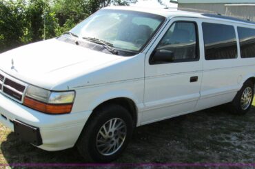 1995 Dodge Caravan SE: The Official Van of..