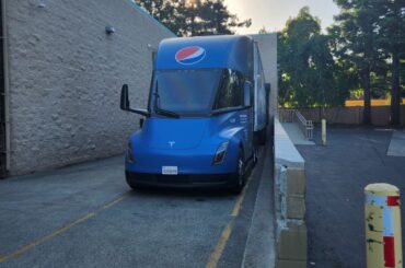 [Tesla Semi] At Walmart Vacaville