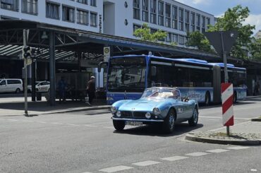 Using a 2million € [BMW 507] to transport your parcels