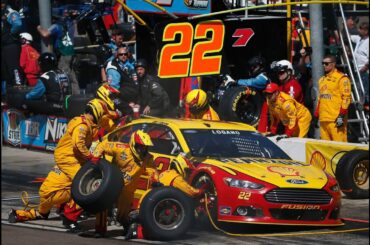 Penske Duo Grabs Top-10 Finishes in Phoenix | NASCAR | Ford Performance