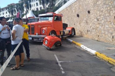 This is my real truck, and this is my mini motorcycle made with my real truck's fender