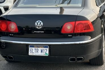 [VW Phaeton W12] 1 of 500 in the US with the W12 6.0L. Snapped a pic driving past.