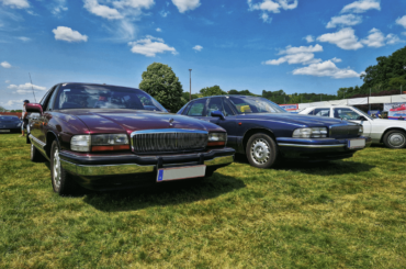 I love the 1997 Park Avenue Review Jingle. But I wonder if the generation before that will ever get a review. Here's my Red 1992 one and a 1996 Blue model. EU-Spec.