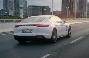 The new Panamera 4 E-Hybrid. Courage changes everything.