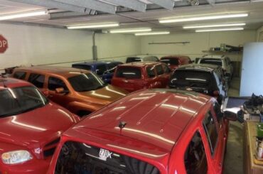 Who owns an HHR SS collection?