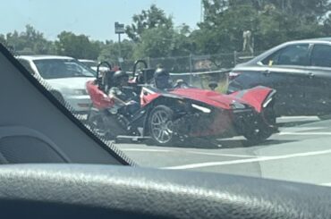 This theee wheeler at a red light sorry for bad quality