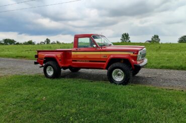 Neighbor's mid 80s Jeep J10. Rare step side.