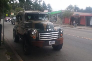 Pretty cool 1950s GMC Suburban I came across the other day