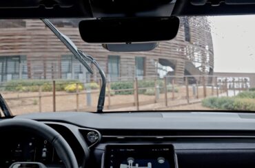 How to use automatic windscreen wipers | LEXUS EUROPE