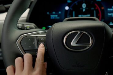How to use touch-sensitive audio controls on the steering wheel | LEXUS EUROPE