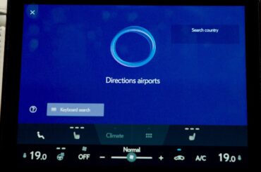 How to use the navigation system: touchscreen and voice commands | LEXUS EUROPE