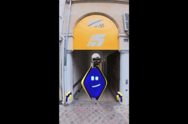 reno, the official #Renault avatar discovers #MAISON5: the experience store in the heart of Paris