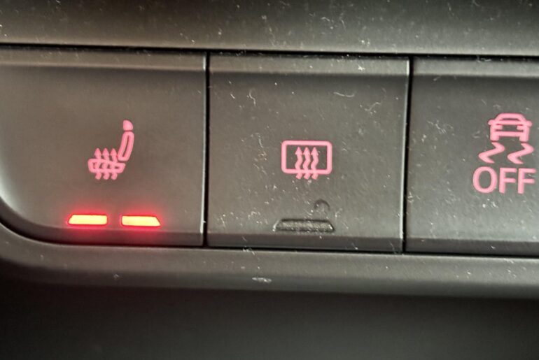 Pale seat heater indicator when turned off?