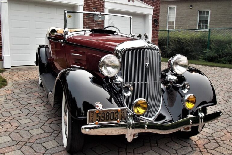 1934 Plymouth Special Deluxe Cabriolet 201.3-cu.in. L-head inline-six