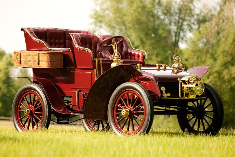 The year is 1903! You own a successful clothing factory, and you are choosing your very first horseless carriage to be chauffeured in down the streets of New York City. Which fine auto-mobile will be your choice?