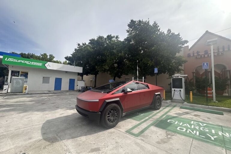 Americas first non tesla NACS fast charger opens at Mobil in Florida.