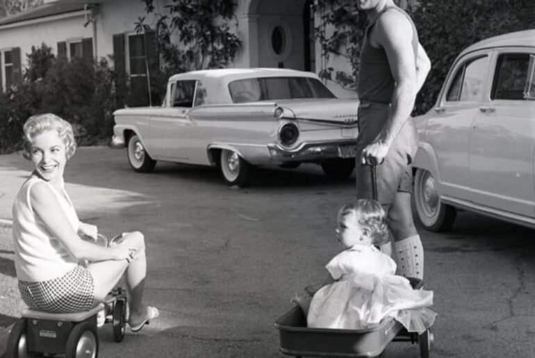 Tony Curtis, Janet Leigh and daughter Jamie Lee Curtis at home  with their 1959 Ford Fairlane 500 Sunliner convertible in 1960.  Name the car to the right of Tony.