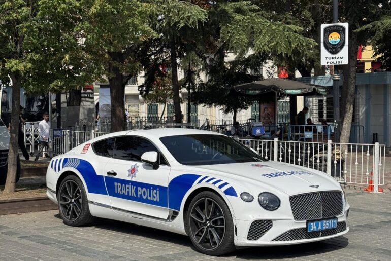 [Bentley Continental GT] Police car spotted in Istanbul