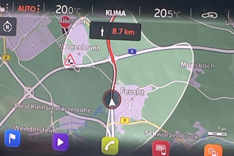 Q: Cupra navigation: Whats that with that bright area, appears, changes size and form randomly?