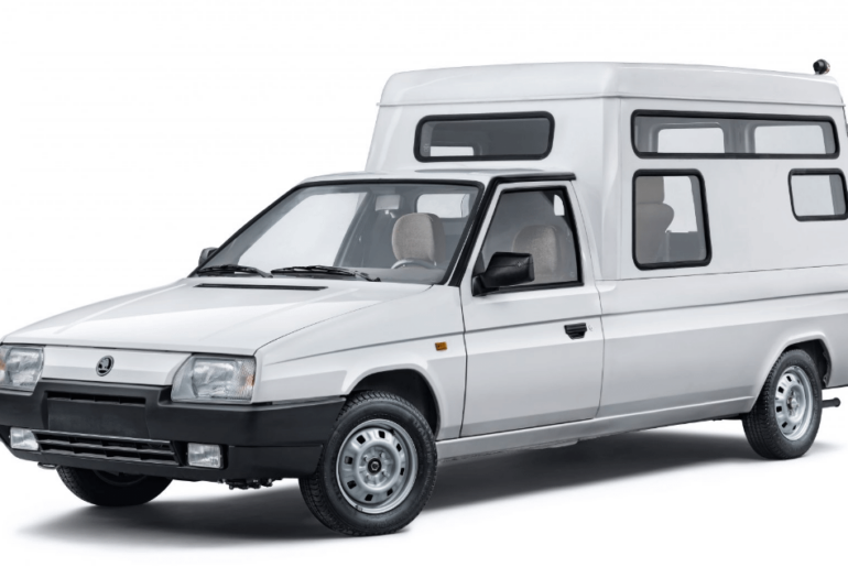 1991 Škoda 786, a strange van variant of the Favorit.