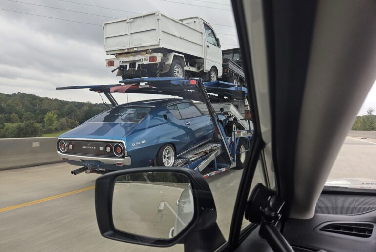 [Skyline GTR] rare to see especially on a truck