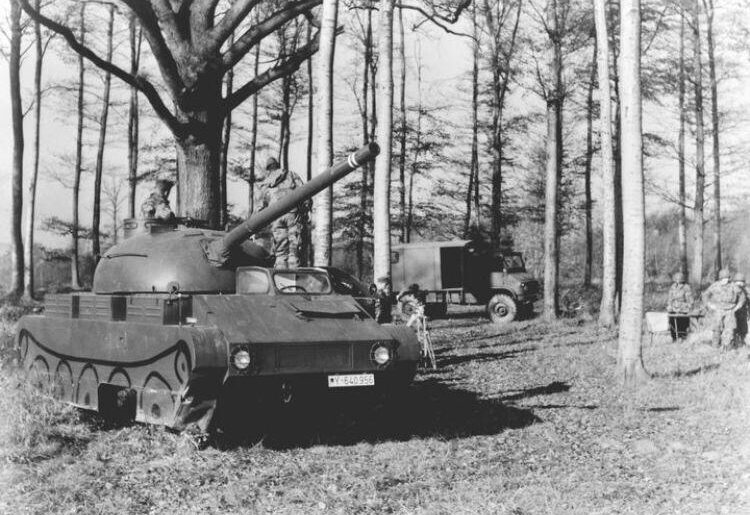 A fake T-54 tank made by Kässbohrer based off a Unimog 404, used by the German army for training