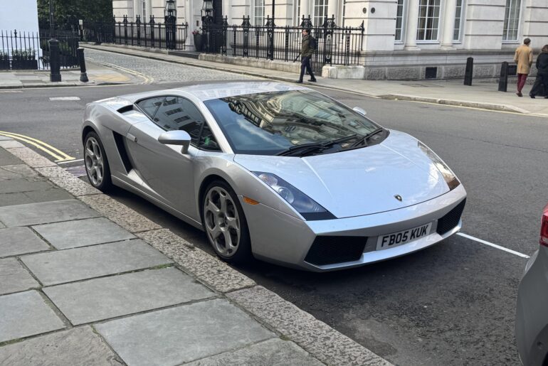 [Lamborghini Gallardo] I never thought I’d ever see one