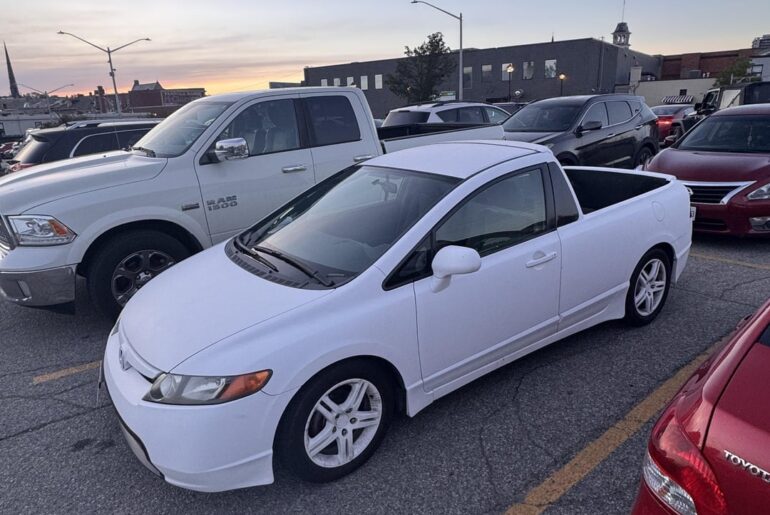 Clean custom Civic pick up