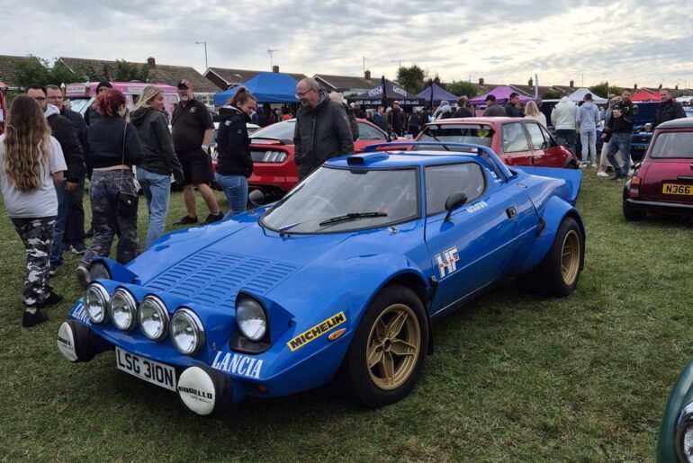 Went to a monthly car show that had over 1,500 cars, here's my favourites. [Multi]