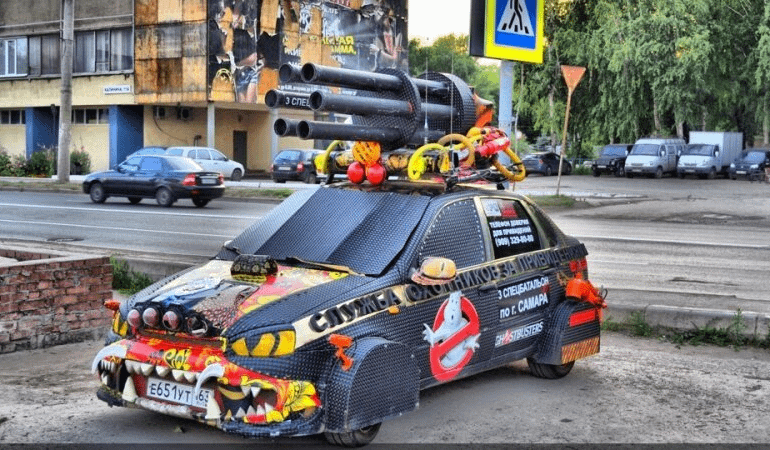 The Russian guy from Samara made the most weirdest build on Lada Kalina