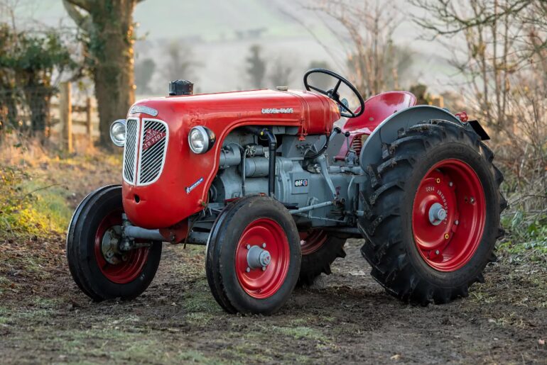 Tractor porn: The DL25 is pretty sure it’s a Lambo, dude. (3000x2250)