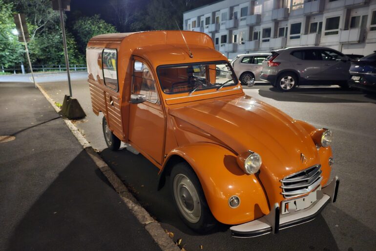 Sometimes you just stumble upon something epic. Like a 1968 Citroën AY Dyane Luxe van!