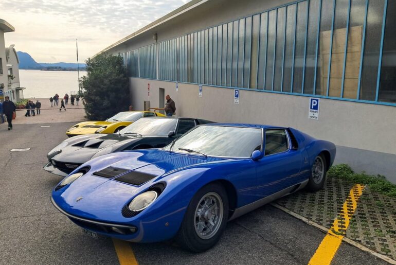 [2x Lamborghini Miura P400 S] and [Lamborghini Miura P400 Millechiodi] on Lake Iseo.