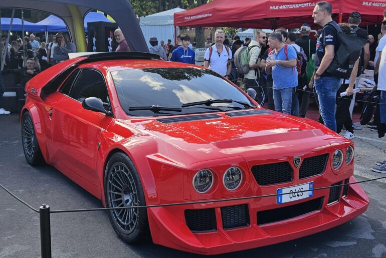 Scuderia Grassi 044S, first time seeing this car [2252x4000]