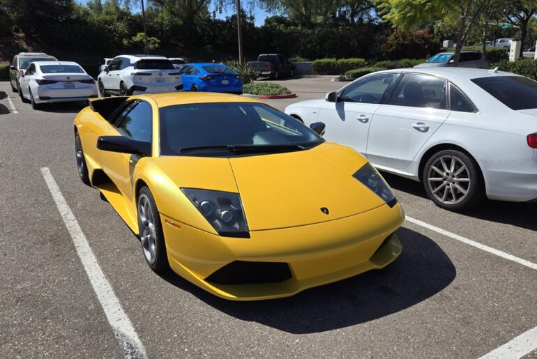 Found an absolute gem at LA Fitness [Lamborghini Murcielago]